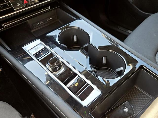 Photo of 2024 Silver Volkswagen Atlas