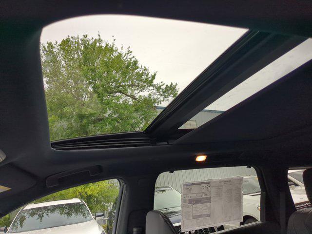 Photo of 2025 Majestic White INFINITI QX60