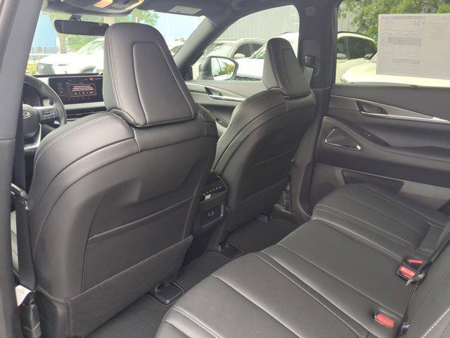 Photo of 2025 Majestic White INFINITI QX60
