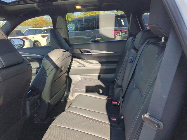 Photo of 2025 Majestic White INFINITI QX60