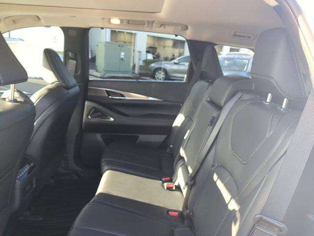 Photo of 2025 Majestic White INFINITI QX60