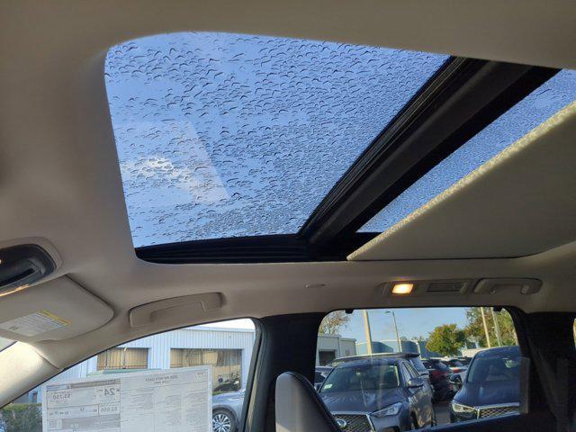 Photo of 2025 Majestic White INFINITI QX60