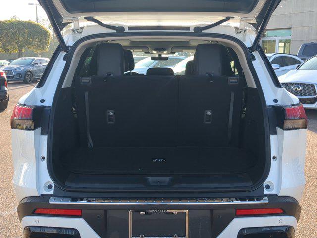 Photo of 2025 Majestic White INFINITI QX60