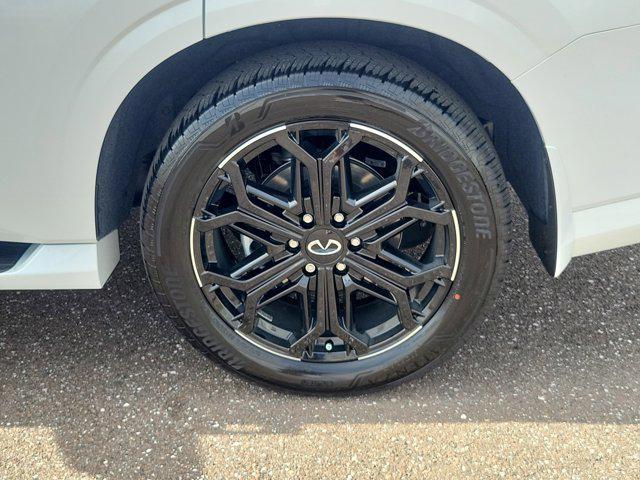 Photo of 2026 Radiant White INFINITI QX80