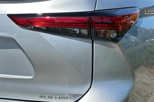 Photo of 2023 Celestial Silver Metallic Toyota Highlander