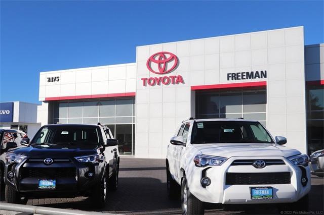 Photo of 2023 Celestial Silver Metallic Toyota Highlander
