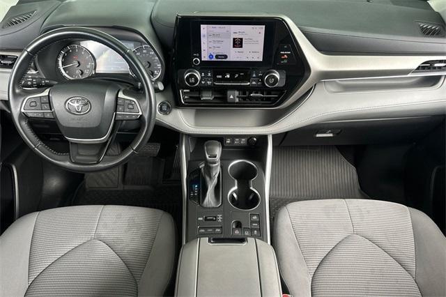 Photo of 2023 Wind Chill Pearl Toyota Highlander