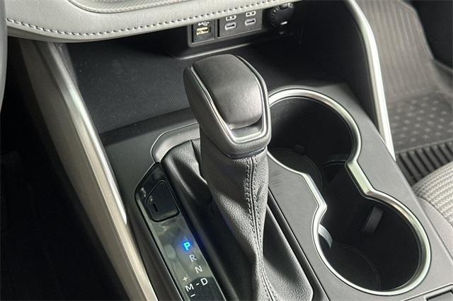 Photo of 2023 Wind Chill Pearl Toyota Highlander