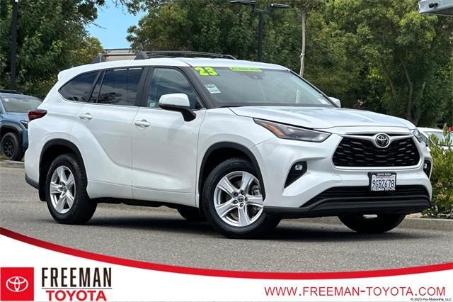 Photo of 2023 Wind Chill Pearl Toyota Highlander