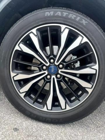 Photo of 2022 Blue Ford Escape