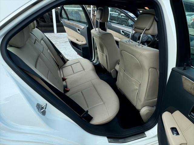 Photo of 2010 Arctic White Mercedes-Benz E-Class