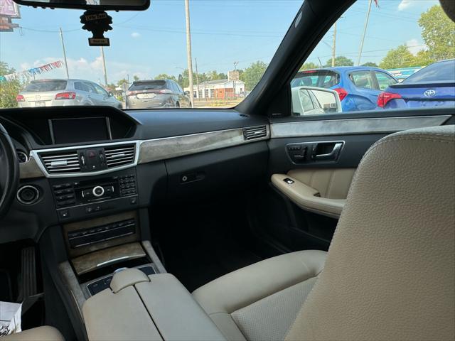 Photo of 2010 Arctic White Mercedes-Benz E-Class