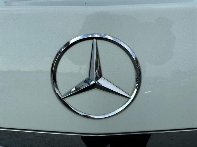 Photo of 2010 Arctic White Mercedes-Benz E-Class