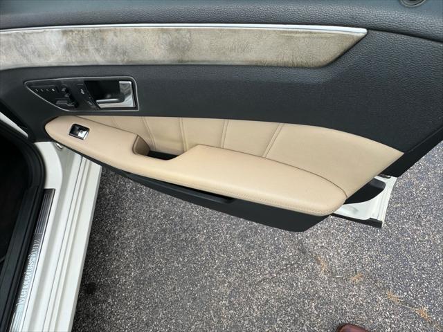 Photo of 2010 Arctic White Mercedes-Benz E-Class