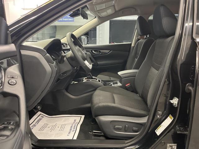Photo of 2019 Magnetic Black Nissan Rogue