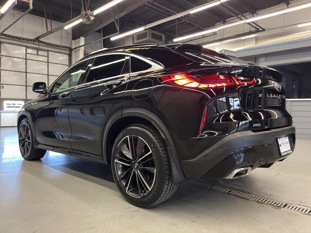 Photo of 2022 Black Obsidian INFINITI QX55