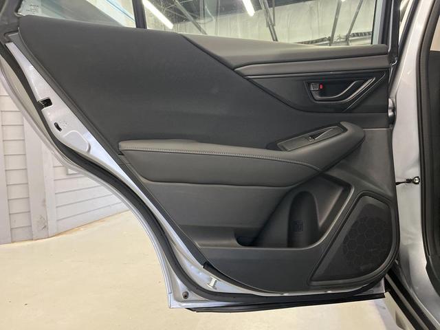 Photo of 2025 Ice Silver Metallic Subaru Outback