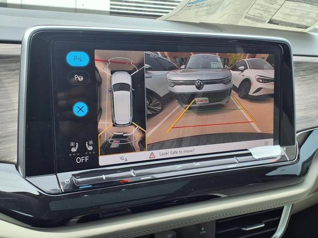 Photo of 2025 Deep Black Pearl Effect Volkswagen Atlas