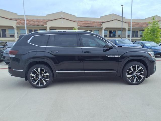 Photo of 2025 Deep Black Pearl Effect Volkswagen Atlas