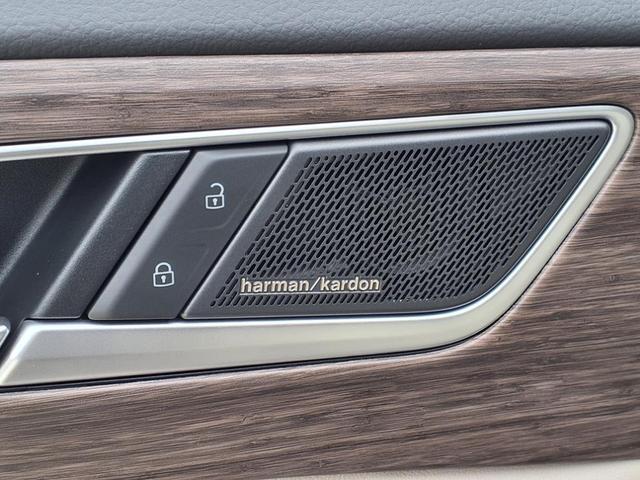 Photo of 2025 Deep Black Pearl Effect Volkswagen Atlas