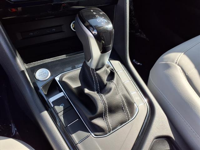 Photo of 2025 Deep Black Pearl Effect Volkswagen Taos