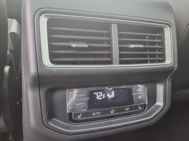 Photo of 2025 Deep Black Pearl Effect Volkswagen Atlas