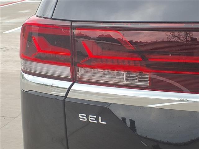 Photo of 2025 Deep Black Pearl Effect Volkswagen Atlas
