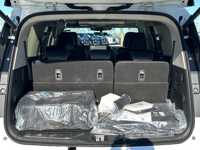 Photo of 2025 Radiant White INFINITI QX80
