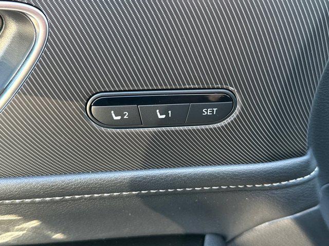 Photo of 2025 Radiant White INFINITI QX80