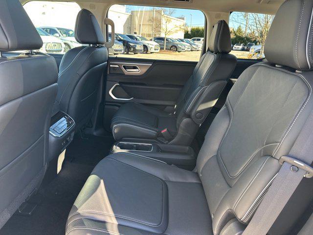 Photo of 2025 Radiant White INFINITI QX80