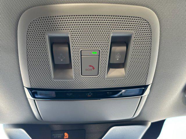 Photo of 2025 Radiant White INFINITI QX80