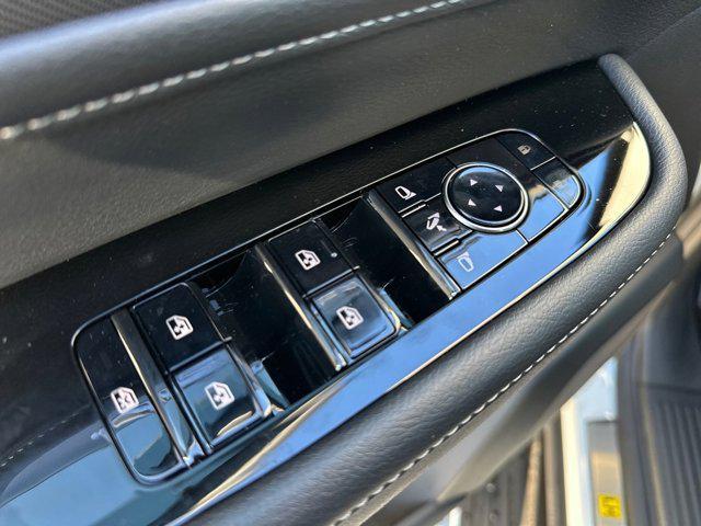 Photo of 2025 Radiant White INFINITI QX80