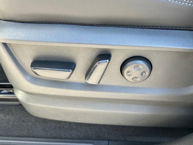 Photo of 2025 Radiant White INFINITI QX80