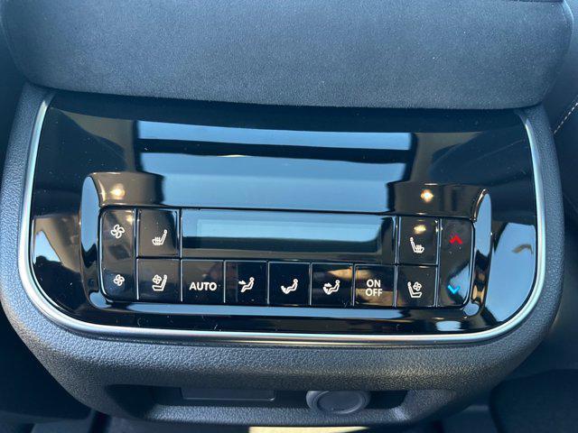 Photo of 2025 Radiant White INFINITI QX80