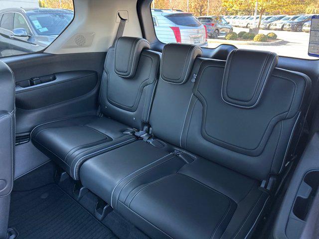 Photo of 2025 Radiant White INFINITI QX80