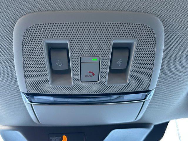 Photo of 2025 Radiant White INFINITI QX80