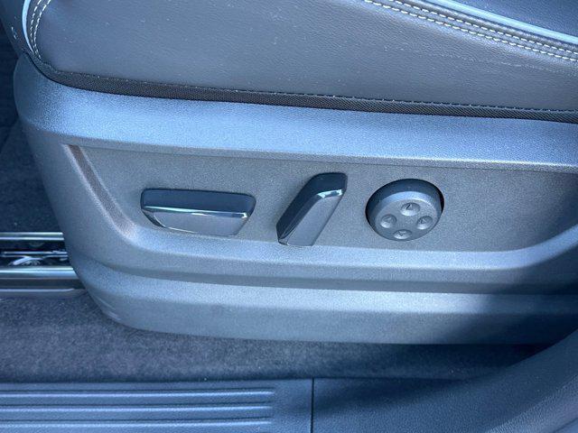Photo of 2025 Radiant White INFINITI QX80