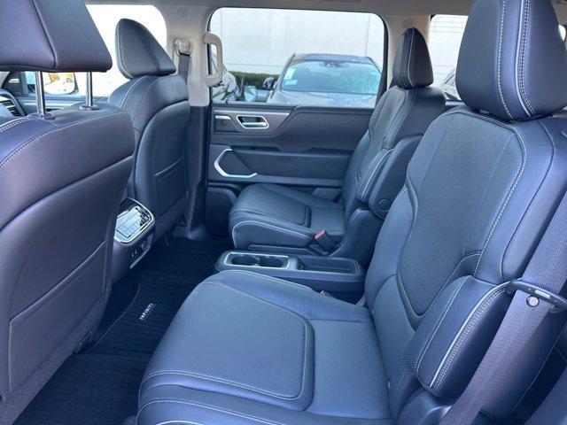 Photo of 2025 Radiant White INFINITI QX80