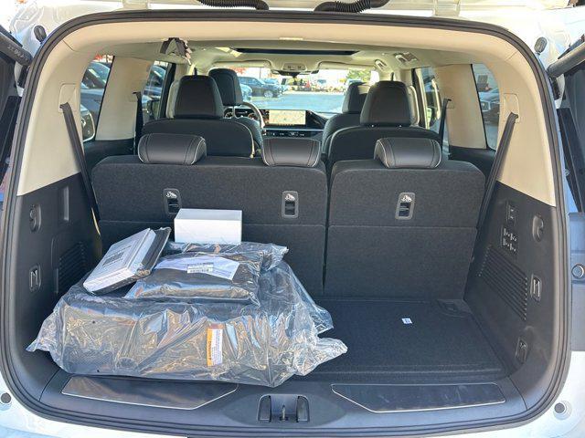 Photo of 2025 Radiant White INFINITI QX80