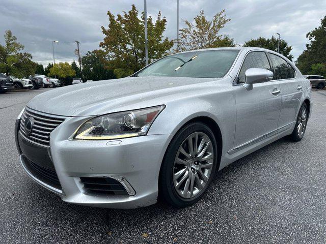 Photo of 2017 Liquid Platinum Lexus LS 460