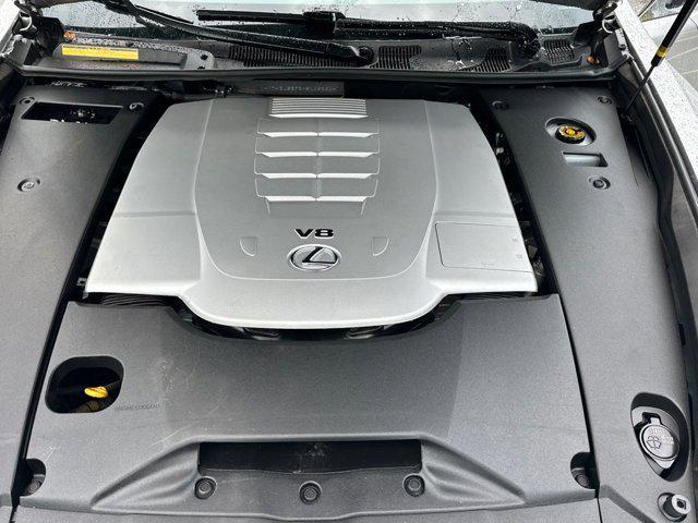 Photo of 2017 Liquid Platinum Lexus LS 460