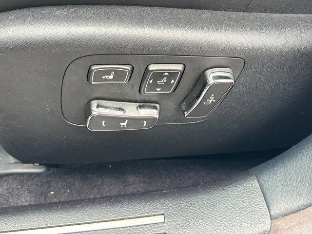 Photo of 2017 Liquid Platinum Lexus LS 460