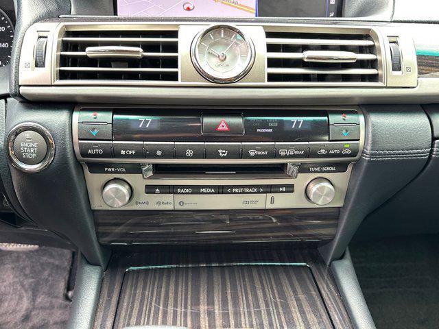 Photo of 2017 Liquid Platinum Lexus LS 460