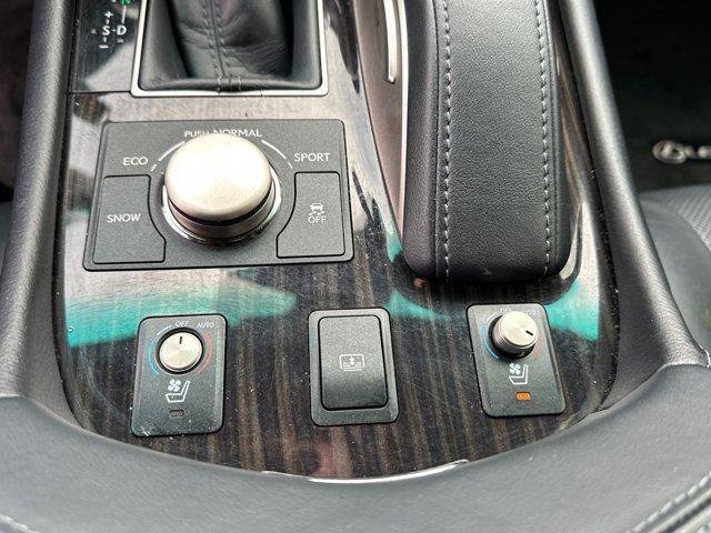 Photo of 2017 Liquid Platinum Lexus LS 460