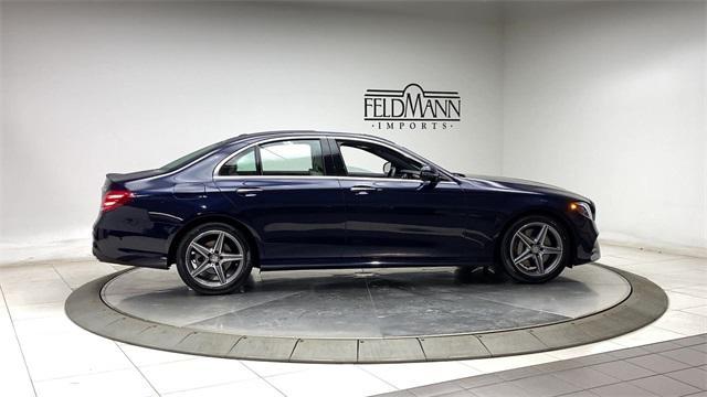 Photo of 2017 Lunar Blue Metallic Mercedes-Benz E-Class