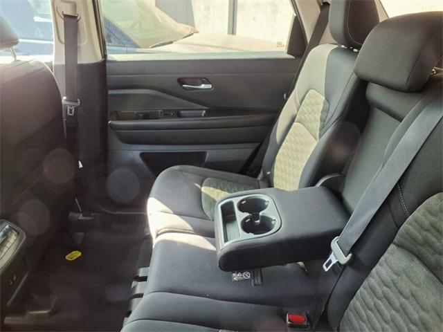 Photo of 2022 Super Black Nissan Pathfinder