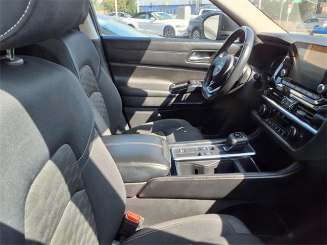 Photo of 2022 Super Black Nissan Pathfinder