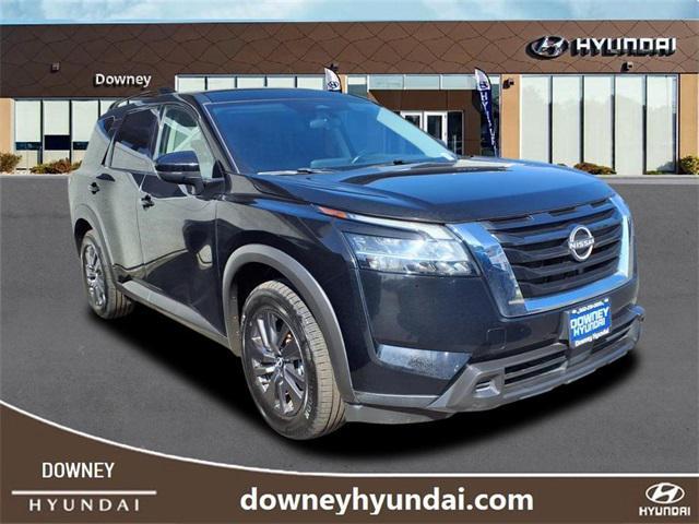 Photo of 2022 Super Black Nissan Pathfinder