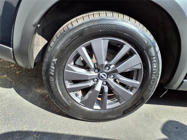 Photo of 2022 Super Black Nissan Pathfinder