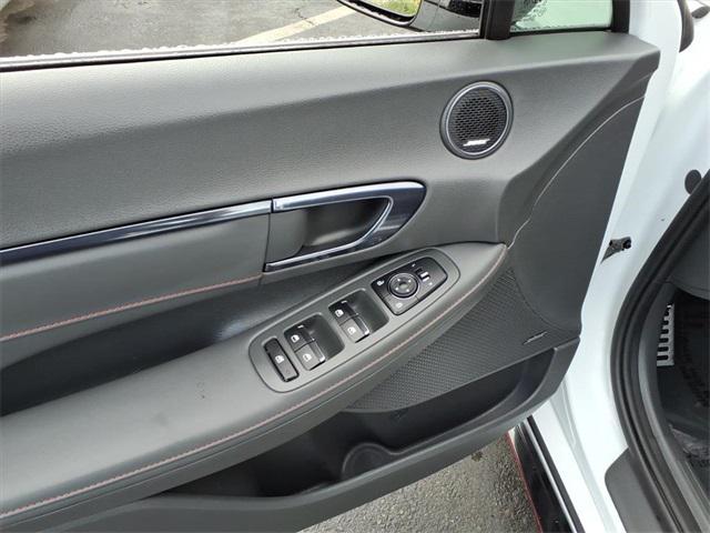 Photo of 2021 Quartz White Hyundai SONATA